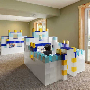 Fort built with 500 piece jumbo modular interlocking building block set by Everblock