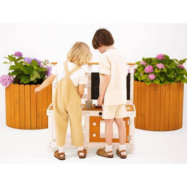 Avenlur Woodland Mud Kitchen – Montessori Outdoor Wooden Play Kitchen – with kids playing