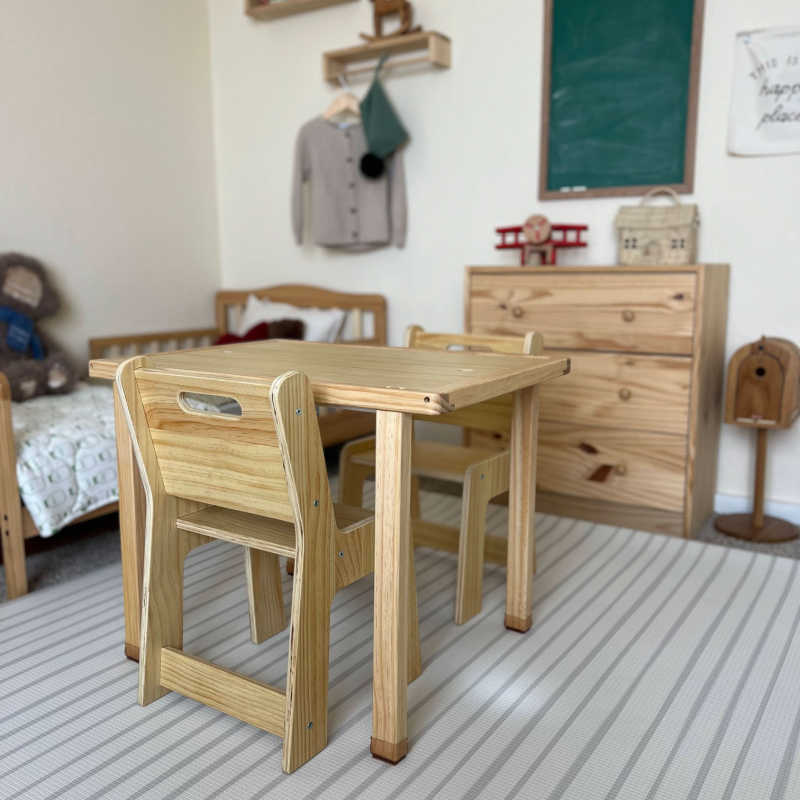 Wooden Table and chairs in a kids bedroom 