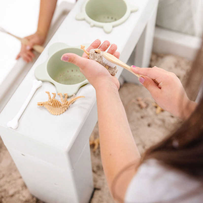 Smol Tide Water & Sensory Table with kid playing