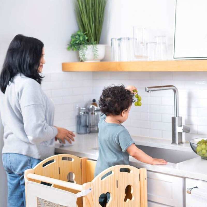 Avenlur Plum 3 in 1 Foldable Kitchen Tower – step and standing platform detail