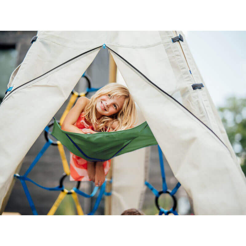 bijou_next_level_platform_girl_inside