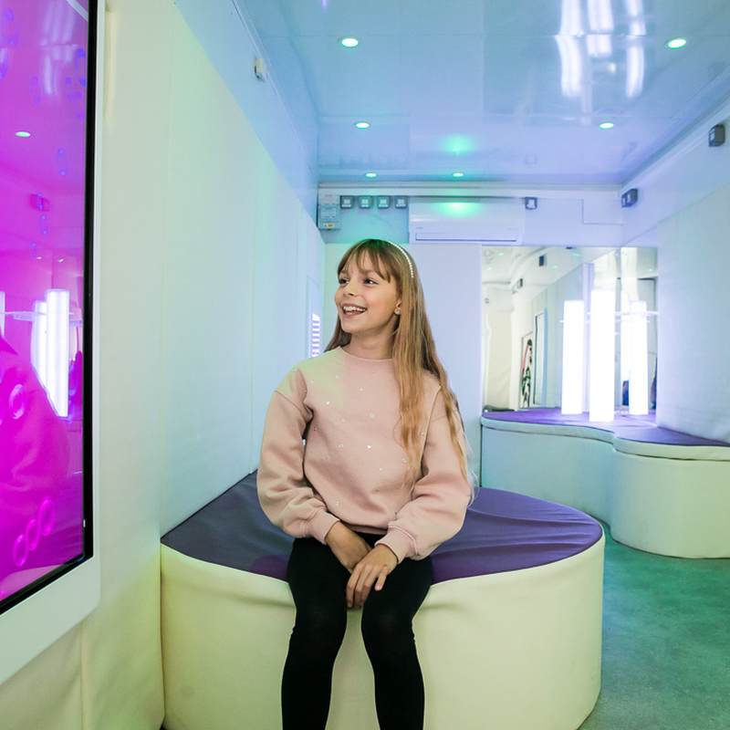 Experia IntelliTouch Bubble Wall Panel – room view with sensory seating
