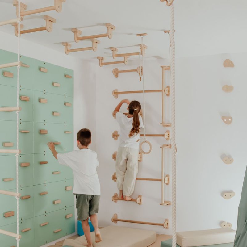 Home Monkey Bars – kids climbing a wall-mounted bar route