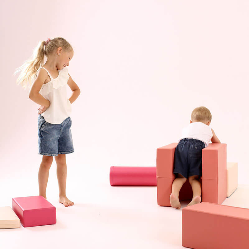 soft_play_set_castle_pink_children_playing_with_blocks